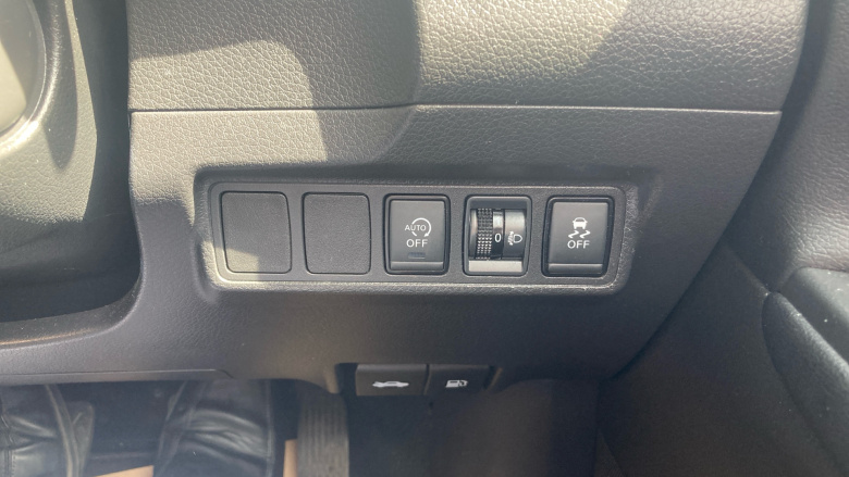 Nissan Pulsar 1.2 DiG-T N-Connecta 5dr Petrol Hatchback